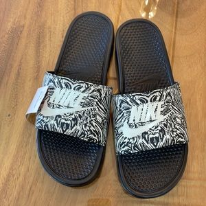 NWT men’s Nike Benassi slides. Size 14.